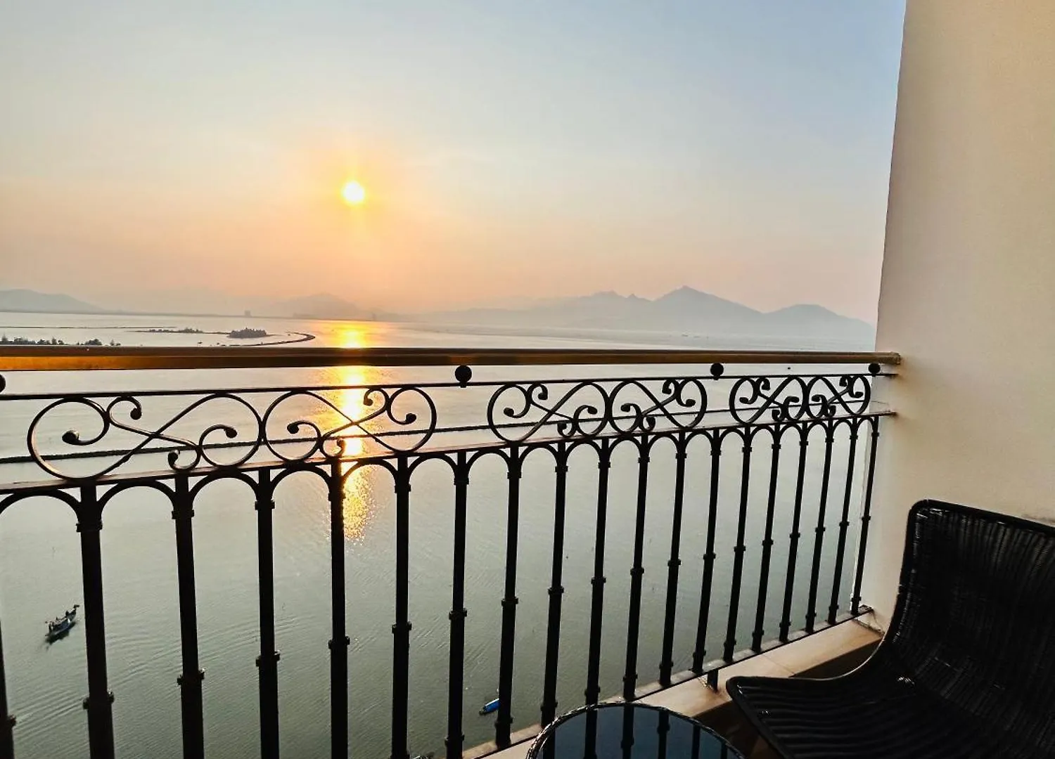 Can Ho View Bien Goldenbay Da Nang